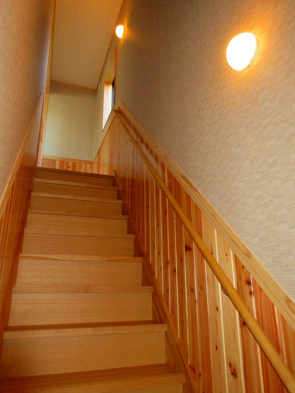 日本の美と品格を感じさせる上品なアトリエ【やねきハウスの新築注文住宅】：階段